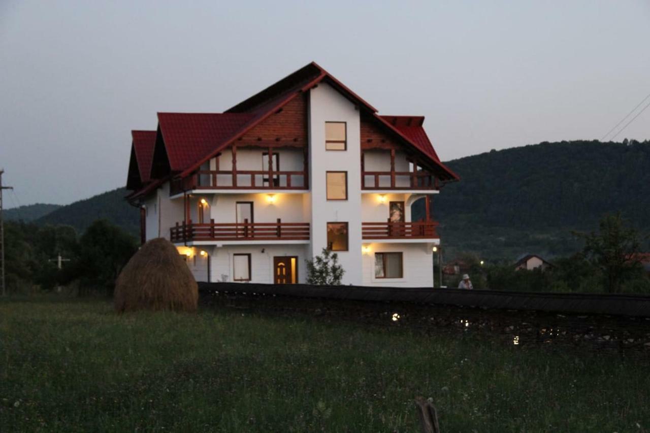 Hotel Poeme Sighetu Marmaţiei Exteriér fotografie